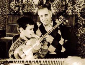 Azeri tar player Ramiz Guliyev