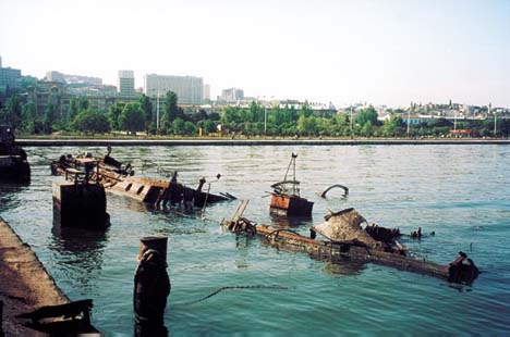Pollution in Baku Bay