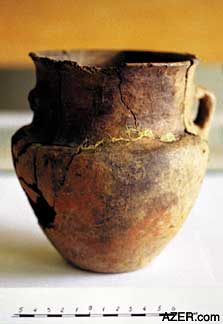 A sample of Kur-Araz pottery that dates to the 3rd century B.C. was found underneath the altar of the church and suggested the site had been used as a cult site 5,000 years ago. 