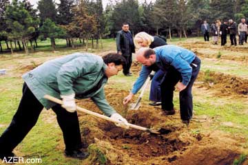 Husein Baghirov, Minister of Ecology and Natural Resources, together with Drew Goodbread, Manager of ExxonMobil, and Leyla Rezaguliyeva involved with planting trees.