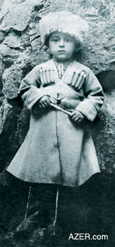 Najaf Narimanov, son of Nariman Narimanov, in national costume when he was about three or four years old. Photo: Narimanov Home Museum.