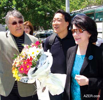 Farhad Badalbeyli, Rector of Baku's Academy of Music, welcoming Cellist Yo-Yo Ma and Azerbaijani Composer Frangiz Ali-Zadeh to Baku. Photo: US Embassy in Baku