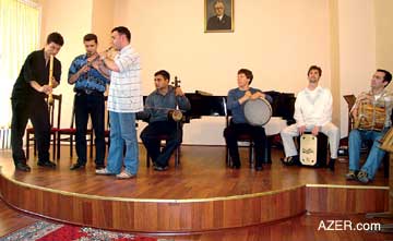 Workshop at the National Conservatory of Music on May 18, 2006, at which Alim Gasimov and his daughter Fargana along with members of the Silk Road Ensemble performed together with world-renown cellist Yo-Yo Ma. Photo: Silk Road Ensemble 